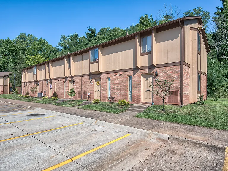 Colonial Terrace and Village Apartments — Photo 22