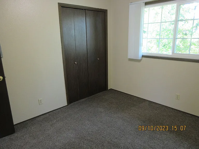 1172 12th St NE — Photo 7