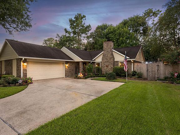 The whole property completely transforms in the evening with a glow!