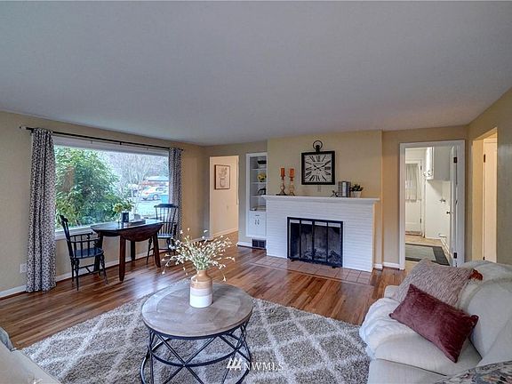 3rd image of 2820 Linden Ln