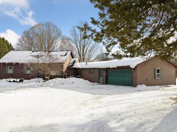 27649 6th Ave, Gobles, MI 49055