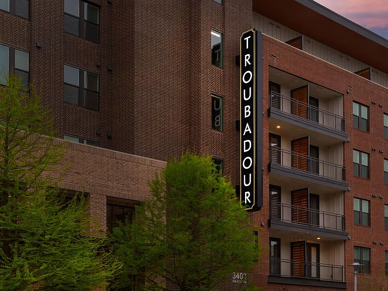 Troubadour Apartments — Photo 158