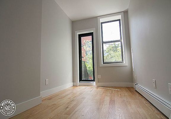 5th image of 1042 Putnam Ave #4