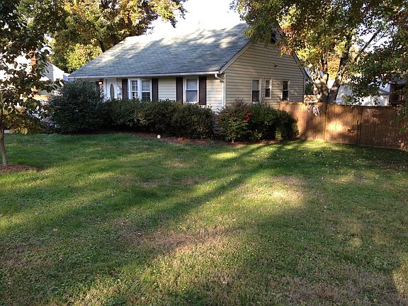 2nd image of 1809 Pimmit Dr