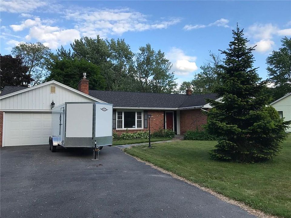 2nd image of 3796 Lake Rd N