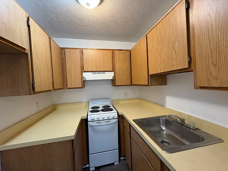 Brooklyn Manor — Photo 16