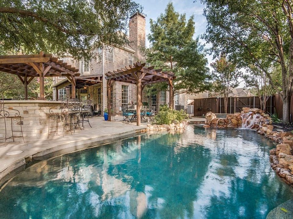 1st image of 816 Parkwood Ct