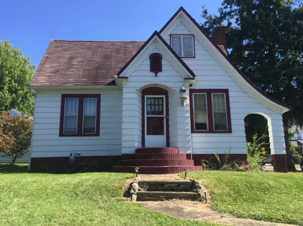 761 4th St, New Martinsville, WV 26155