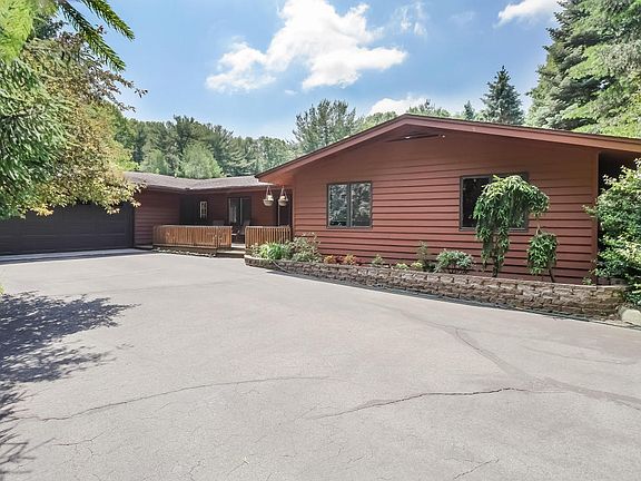 2nd image of 2491 Lakeshore Dr