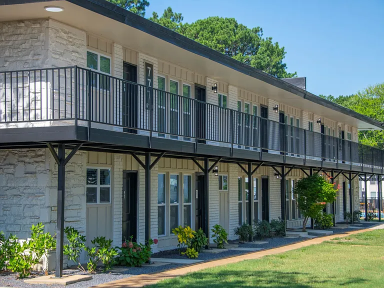 Century Apartments — Photo 7