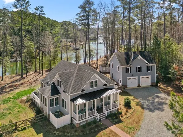 341 Indian Pointe Dr, Kilmarnock, VA 22482