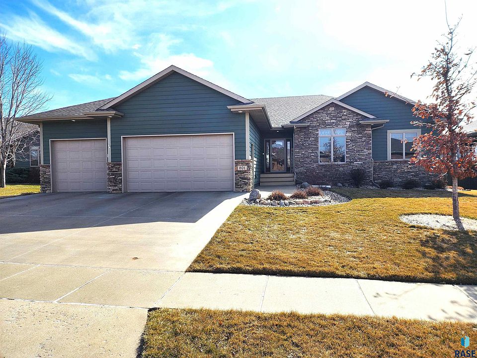 1st image of 901 W Whispering Cir