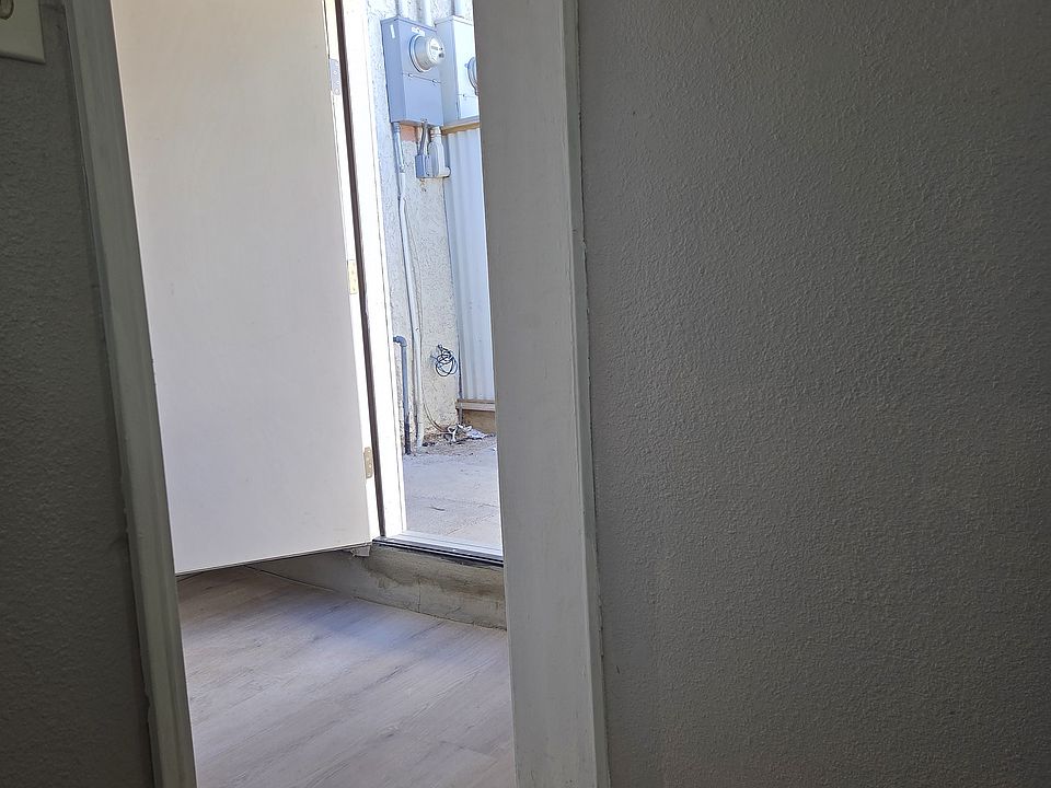 Spacious front door entry