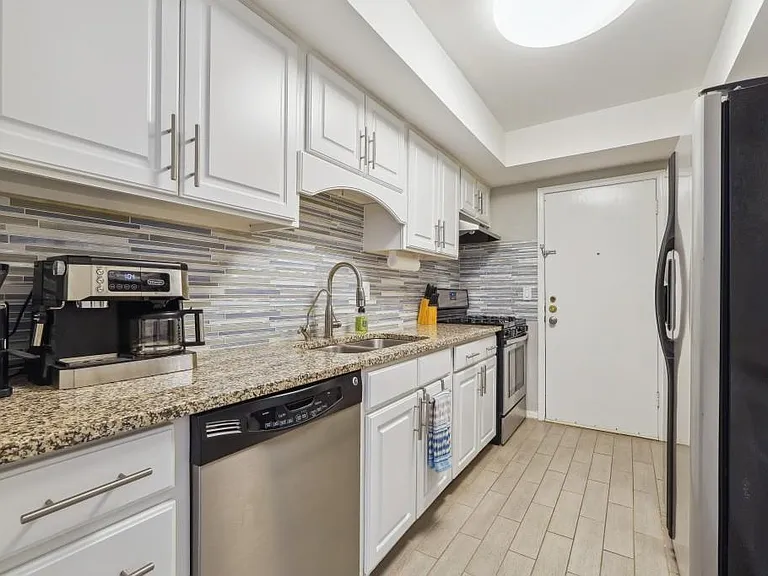 6851 Roswell Rd #F1 — Photo 11