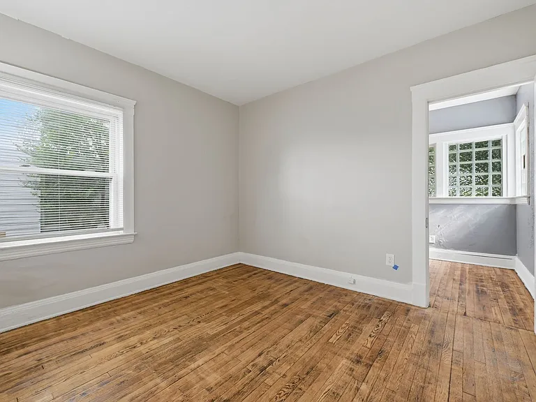 11611 Fairport Avenue — Photo 12