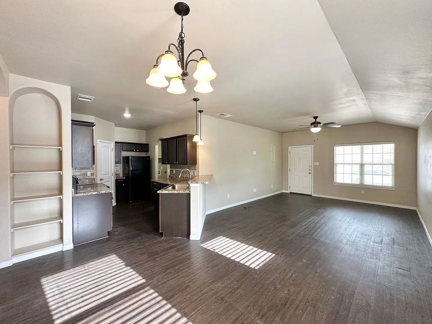1301 Vanguard — Photo 3