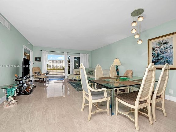 4th image of 2751 N Palm Aire Dr APT 410