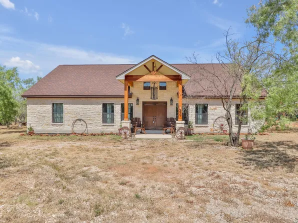 745 County Road 2645, Moore, TX 78057