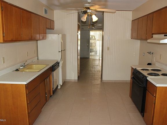 2nd image of 827 E Fountain St