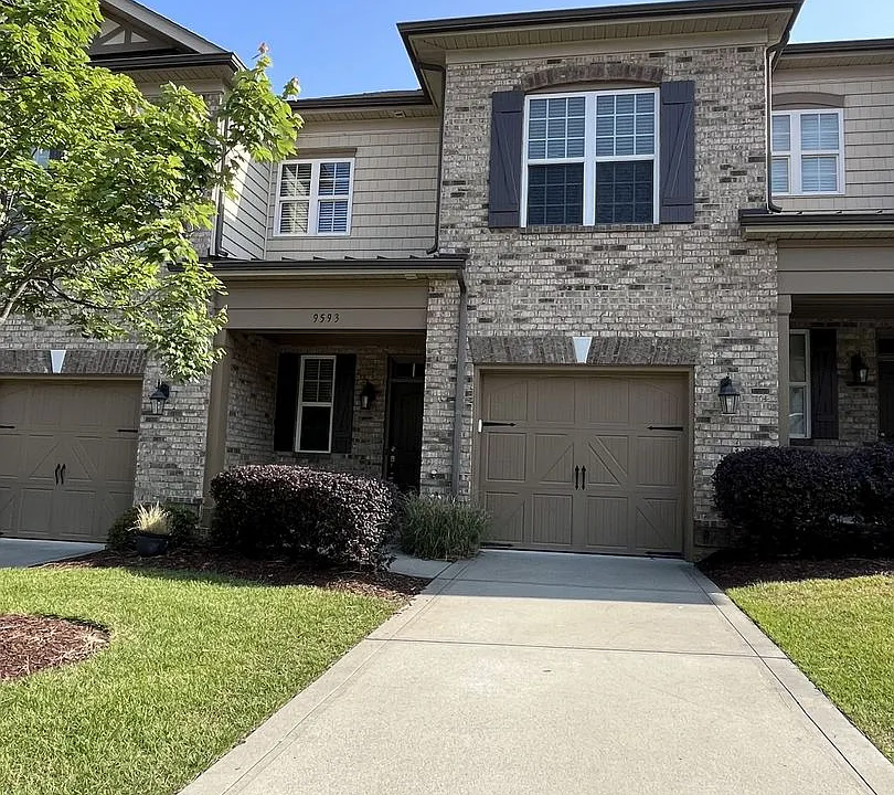 9593 Camberley Ave NW