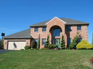 2581 Greenspring Dr, York, PA 17402