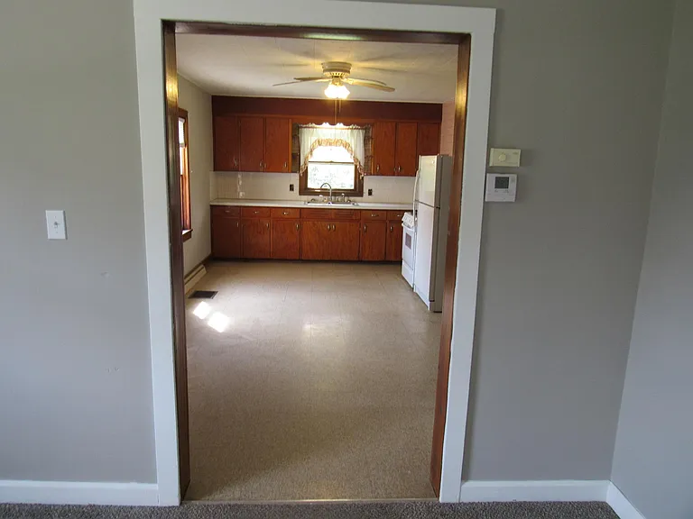 180 Columbine Ave — Photo 9