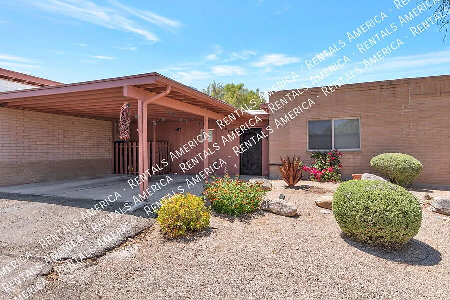 Spacious 3 bedroom Oro Valley home, water and trash included! — Photo 3
