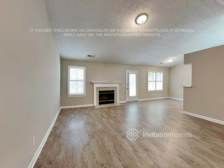 213 Highpoint Xing — Photo 3