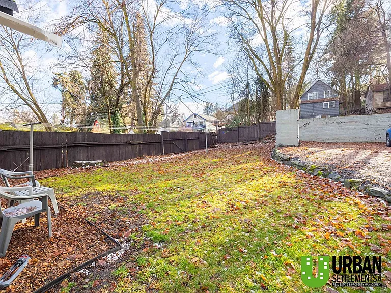 370 E 8th Ave — Photo 18