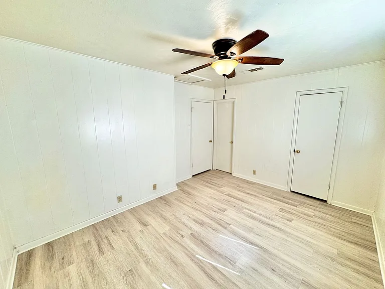 419 W Sycamore St — Photo 31