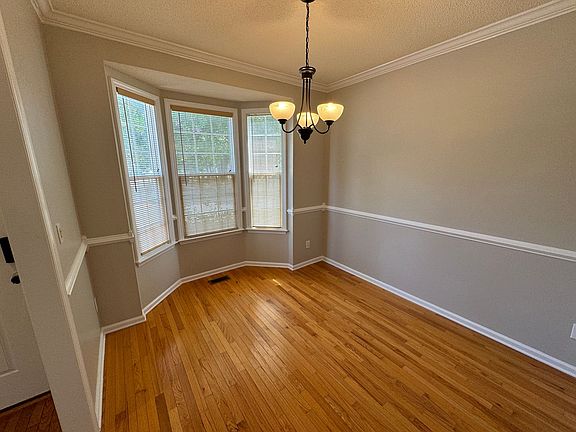 5th image of 6 Duke Of Gloucester Cir