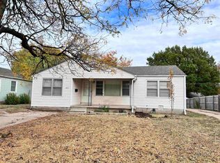 1814 S Roanoke Dr, Wichita, KS 67218