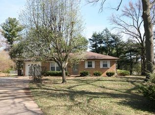 150 Cresthaven Dr, Belleville, IL