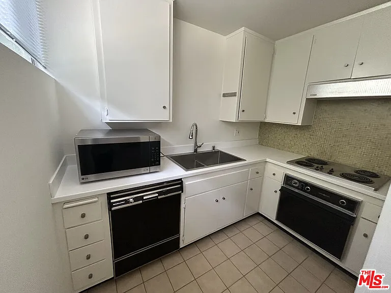 833 Moraga Dr #6 — Photo 5