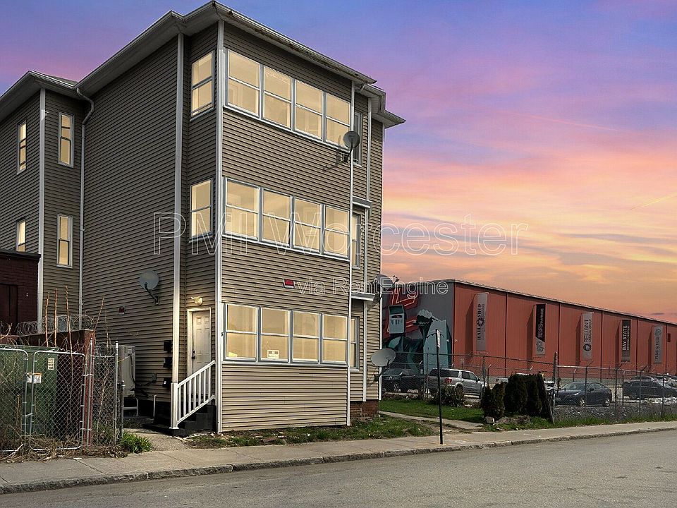 1st image of 8 Pond St