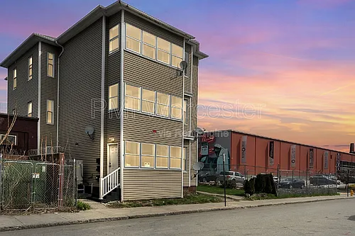8 Pond St Photo 1