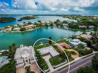 830 Siesta Dr, Sarasota, FL 34242