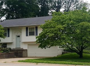 412 Country Club Dr, New Albany, IN 47150