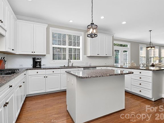 4th image of 600 Deercross Ln