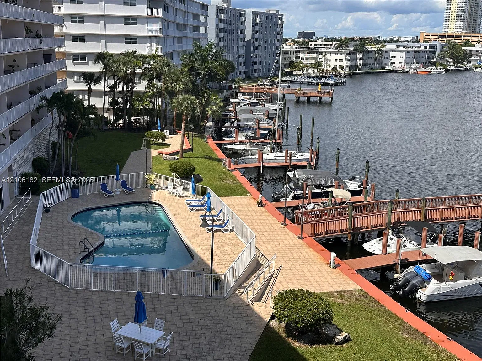 400 Golden Isles Dr # 40, Hallandale Beach FL 33009 #40 - Hallandale Beach — Photo 2