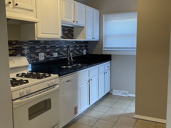 3rd image of 2727 N Elmwood Ave