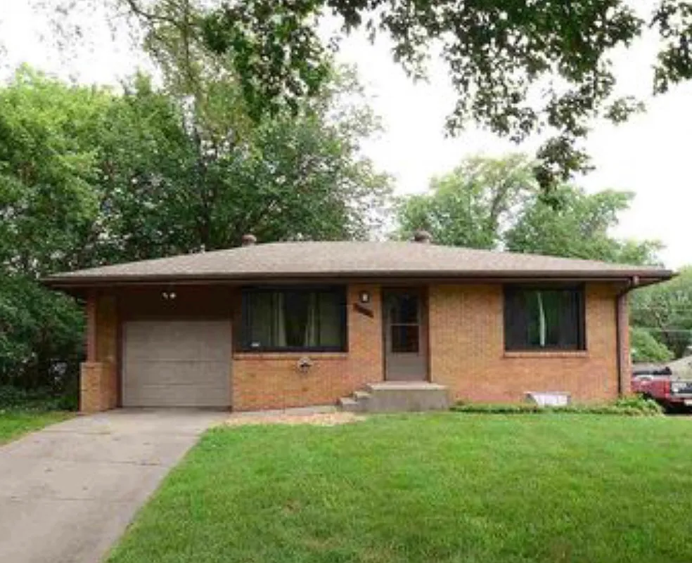2 bed, 1341 sqft, $1,750 — Photo 1