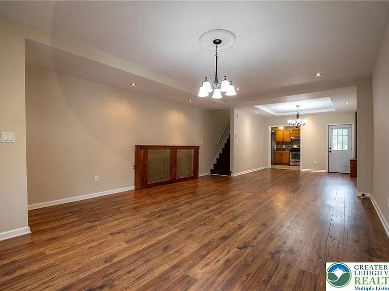 68 S Meade St — Photo 6