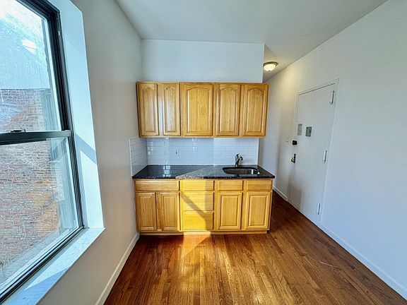 3rd image of 360 W 15th St APT 504