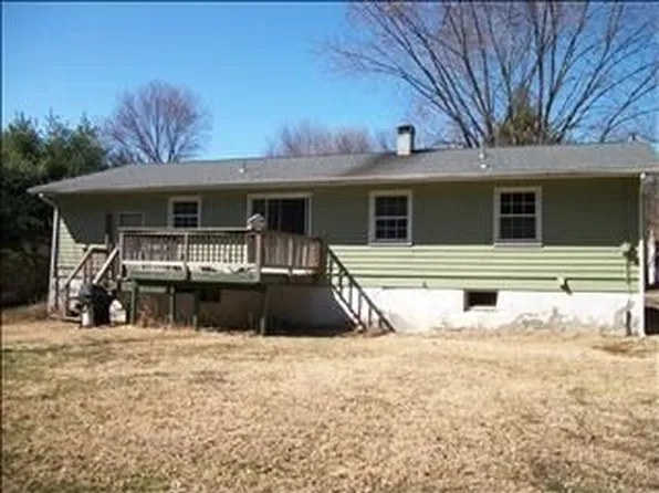 22 Tamarack Hill Dr, Poughkeepsie, NY 12603