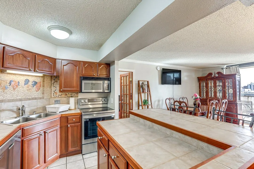 2 bed, 919 sqft, $3,000 — Photo 4