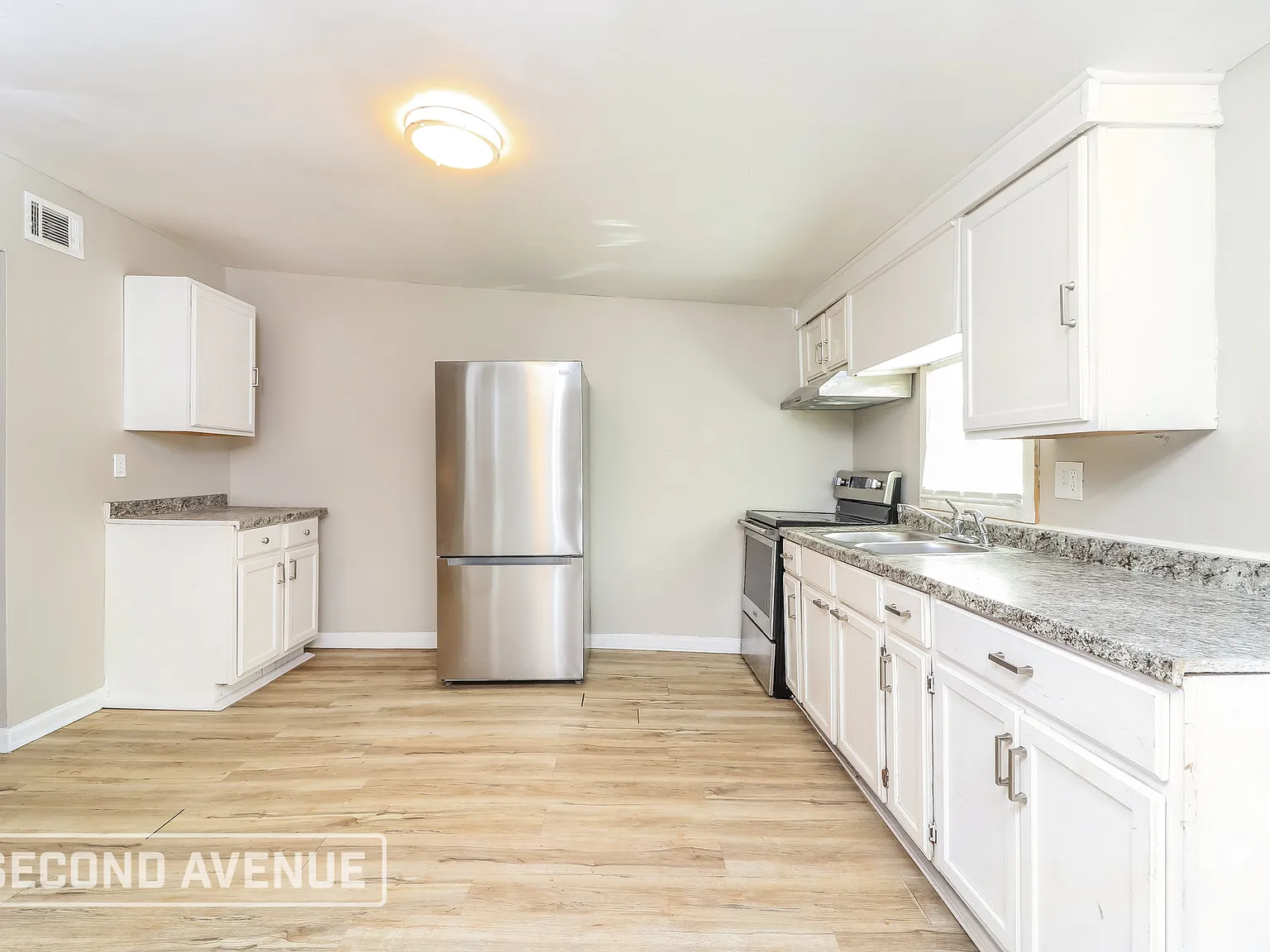 4 bed, 2.0 bath, 1889 sqft, $1,875 — Photo 2