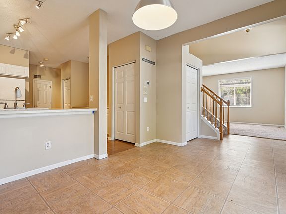 3rd image of 577 Woodduck Dr