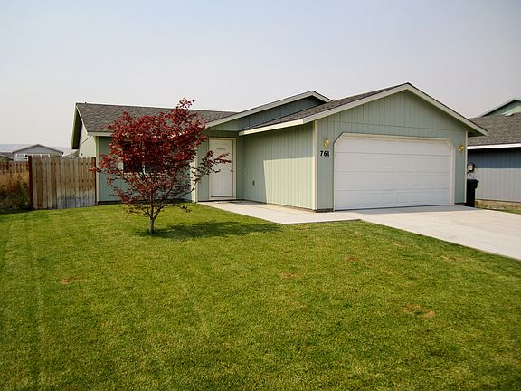 Front yard with side gate to the backyard