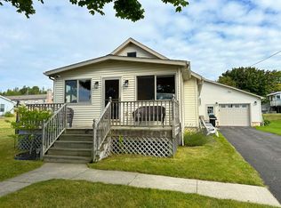 25 Stockbridge St, Saint Ignace, MI 49781